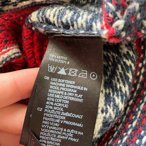 H&M XS Winter Fair Isle Crewneck Sweater - Picture 3 of 4